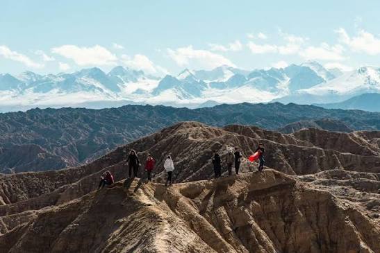 9 Days Peaks & Canyons Expedition